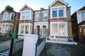 2 bedroom Flat for s...